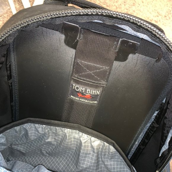 Original Black Tom Bihn Synapse 25 Men Backpack - Picture 4 of 4